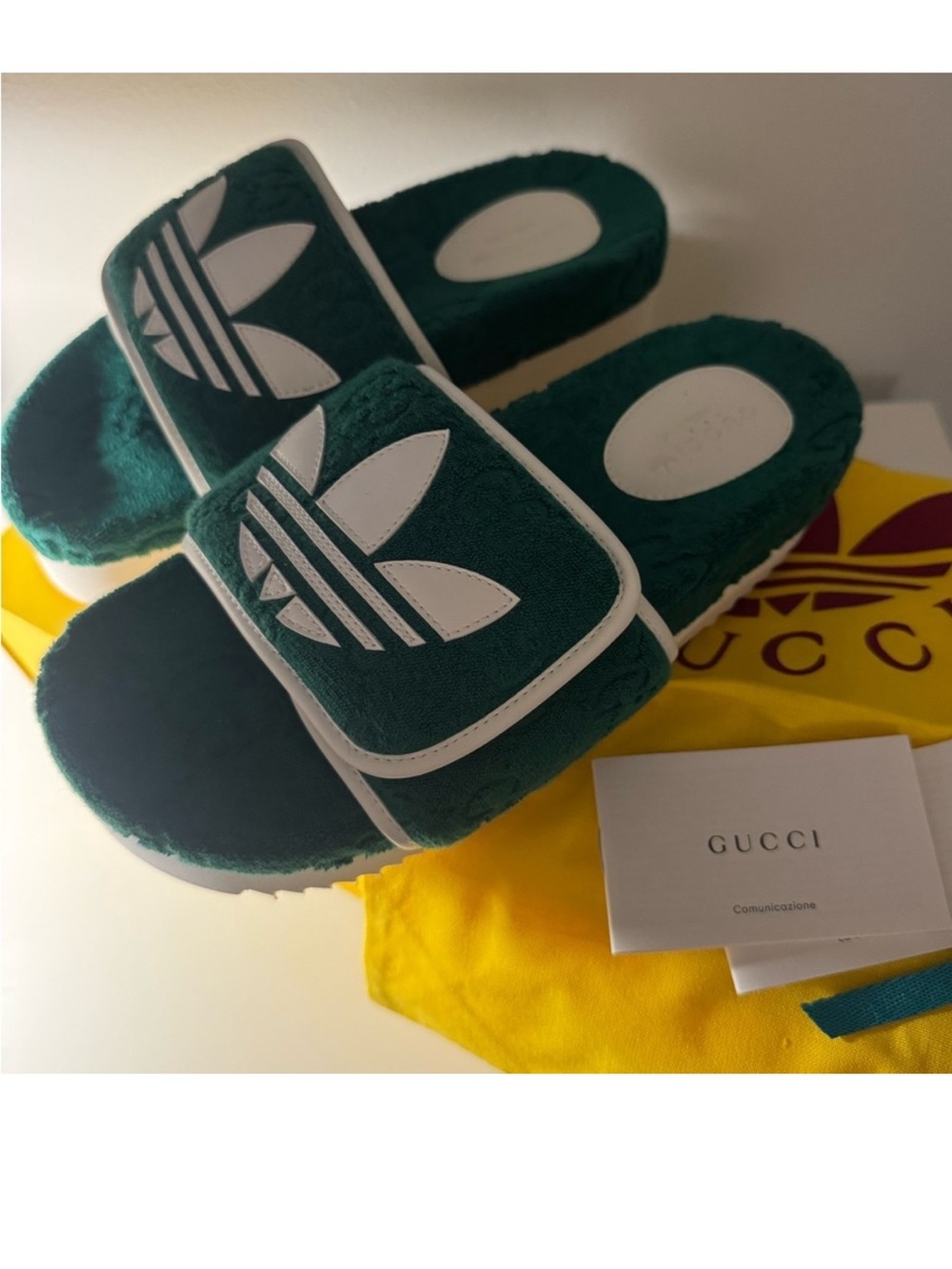 NWT GUCCI for ADIDAS GREEN SLIDES💕
RARE🔥W/BOX💗💗💗